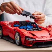 1:8 LEGO Technic - Ferrari Daytona SP3, снимка 12 - Конструктори - 45456979