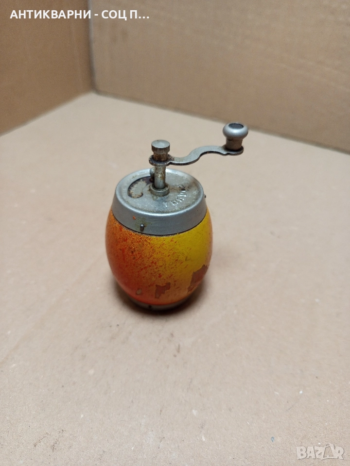 Соц Стара Малка Мелничка За Черен Пипер Родина. , снимка 1