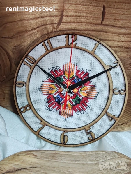 Дървен часовник с бродерия , снимка 1