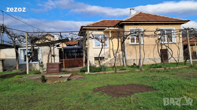 Къща с голям двор с.Ветрен