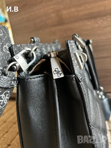 Оригинална чанта GUESS, снимка 6 - Чанти - 50847245