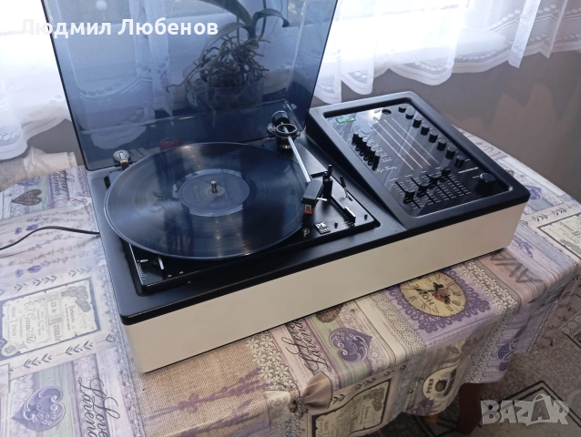 Стерео комбайн с грамофон и тонколони в отлично състояние 