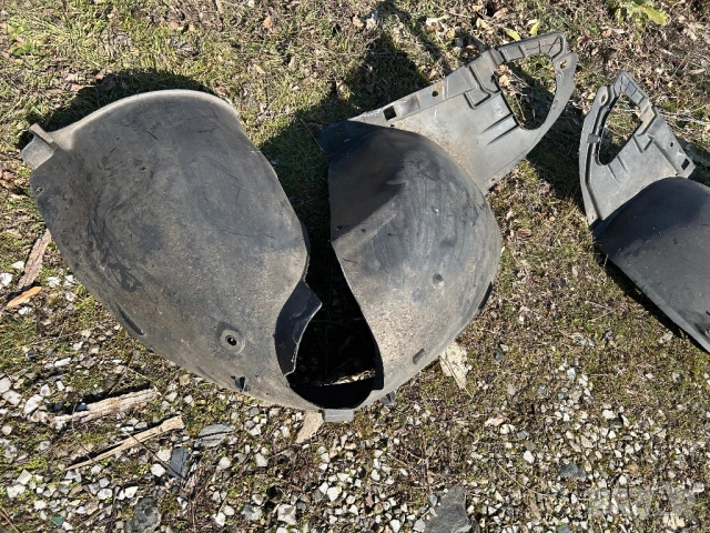 подкалници VW Touran ляв подкалник десен, снимка 2 - Части - 53666564