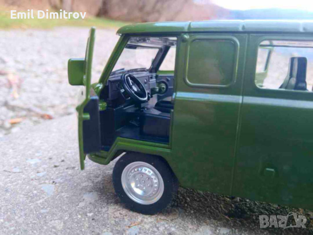Модел-играчка УАЗ-452 в мащаб 1:24, снимка 4 - Колекции - 44280146