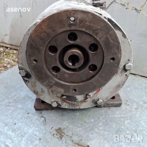 редуктор 1/ 10, снимка 2 - Други машини и части - 49765207