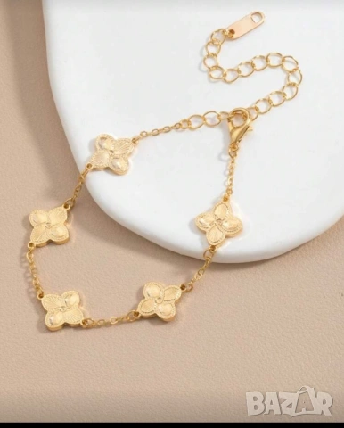 Гривна с детелини