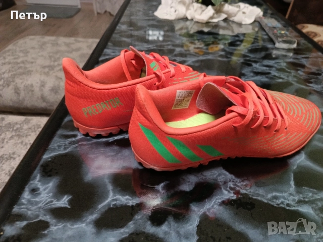 Продавам стоножки за футбол Adidas Predator