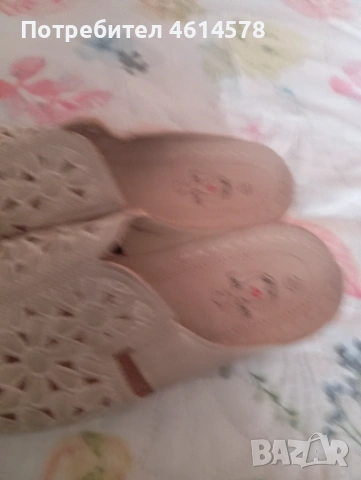 Продавам дамски чехли, снимка 2 - Чехли - 54100536