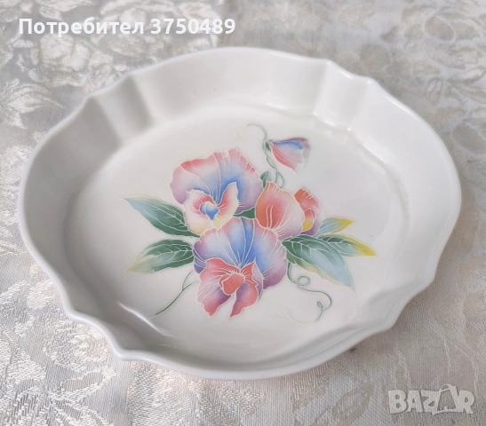 Кутийка за бижута,чинийка и вазичка Aynsley, снимка 6 - Антикварни и старинни предмети - 53669219