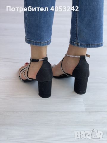 Официално-ежедневни дамски сандали с елегантни извивки и бляскави детайли, снимка 3 - Сандали - 45323061