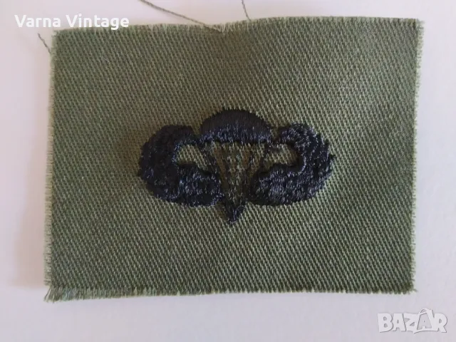 Нашивка паршютиста армии САЩ (Army Basic Parachutist Badge Jump Wings), снимка 2 - Антикварни и старинни предмети - 47067157