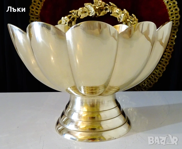 Разкошна бронзова фруктиера на пиедестал 1.1 кг. , снимка 2 - Антикварни и старинни предмети - 53275045