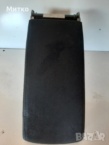 Подлакътник за Фолксваген Пасат Б6 Volkswagen PASAT B6 , снимка 2 - Части - 52706392