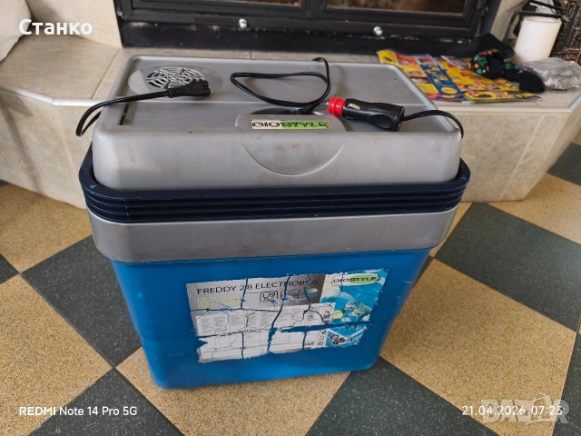 хладилна кутия 12/220 волта