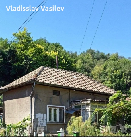 Продава къща