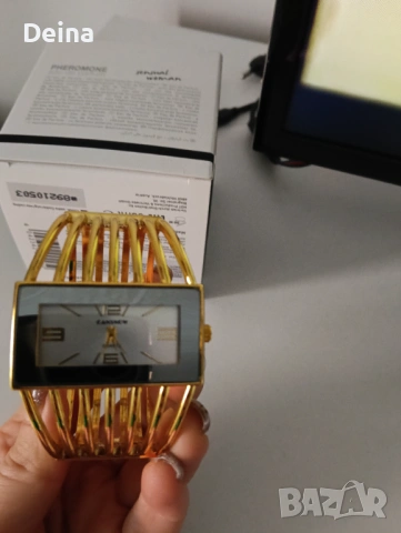 Нов дамски часовник тип гривна , снимка 2 - Дамски - 53334685