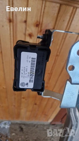 от VW Touran 2006 под таблото, снимка 2 - Части - 53214568