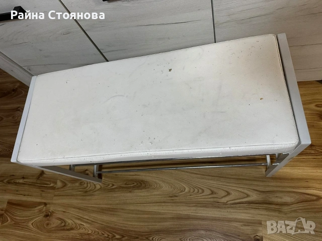 Продавам пейка със стойка за обувки, снимка 2 - Етажерки - 53850555