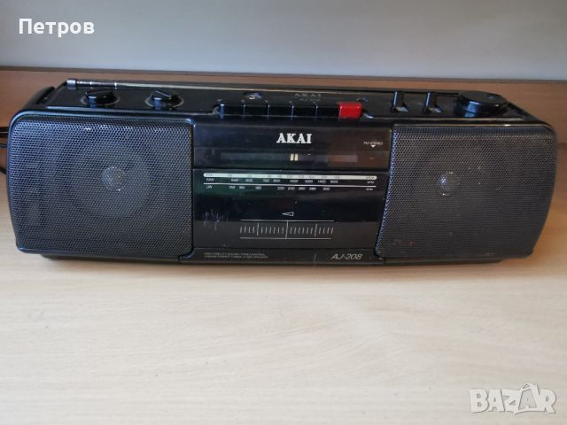 Радиокасетофон AKAI AJ-208 3 Band Stereo Radio, снимка 2 - Радиокасетофони, транзистори - 46406228
