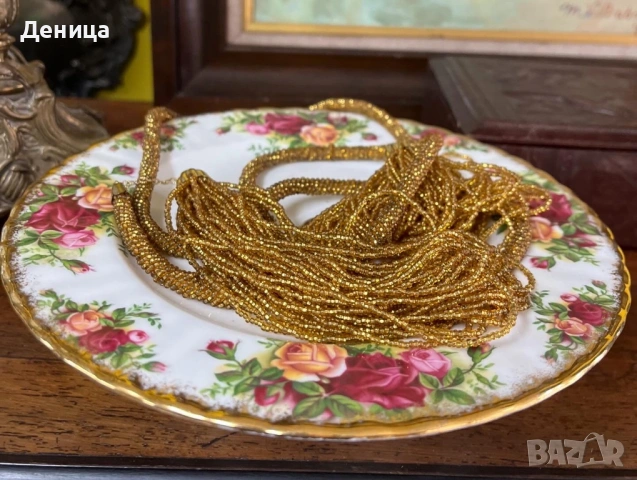 Чиния за красиво поднесени сладкиши от емблематичната серия Old Country Roses на английската марка , снимка 11 - Чинии - 53674459