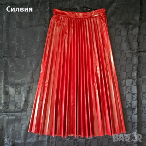Червена лачена дълга плисирана пола "Guess" лъскава солей М-L размер