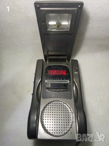 Радиочасовник с лампа