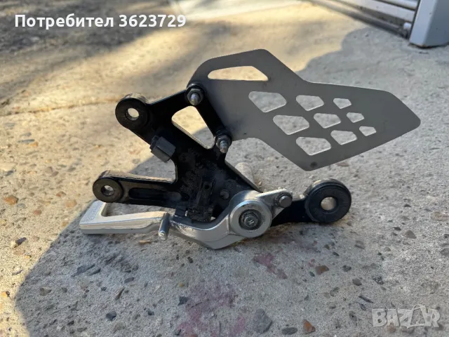 BMW S1000RR Brake pedal, Footpeg plate right, 35217717643, 46717708574, 46717708632, снимка 2 - Части - 49563071