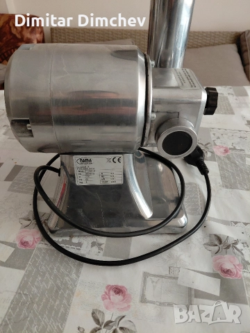 Италианска професионална месомелачка Fama, снимка 4 - Обзавеждане на кухня - 52957323