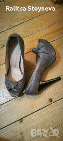 Високи елегантни обувки