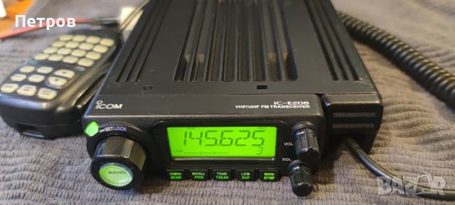 Продавам двубандова радиостанция Icom IC-E208