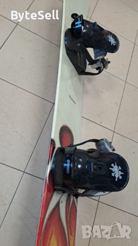 Сноуборд дъска с автомати, снимка 2 - Зимни спортове - 51959265