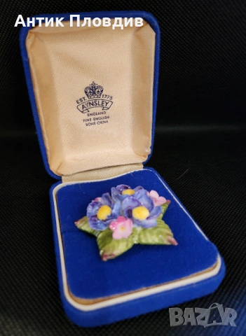Винтидж брошка Aynsley – английски порцелан с цветя, снимка 2 - Антикварни и старинни предмети - 53719958