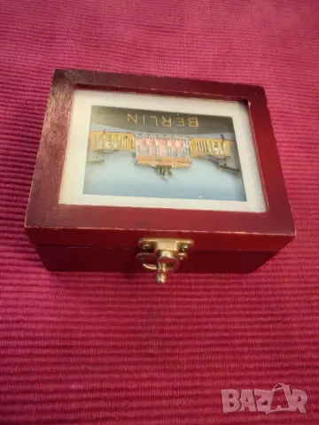 Стара,сувенирна,колекционерска кутия за бижута,Берлин. , снимка 2 - Колекции - 50268595