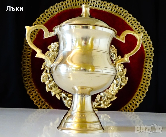 Повдигната бронзова захарница,викториански разкош. 
