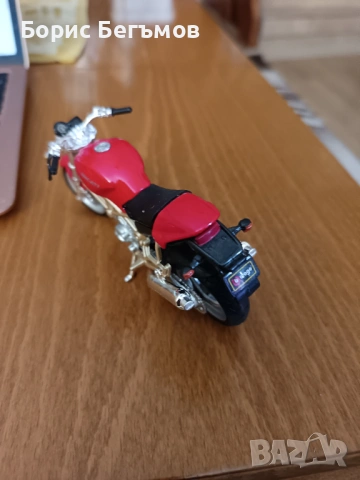 1:18  мотоциклет Ducati Monster 900 от Bburago, снимка 3 - Колекции - 53761729