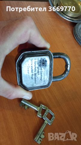Стар германски катинар с два ключа, снимка 3 - Антикварни и старинни предмети - 45318890