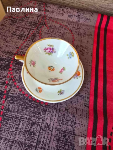 Малка порцеланова винтидж чаша и подложна чиния