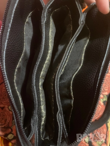 Дамска чанта Guess, снимка 8 - Чанти - 52487133