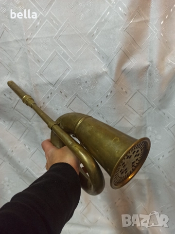 Месингов клаксон – 37 см, рядък модел с интересна декоративна  решетка. 