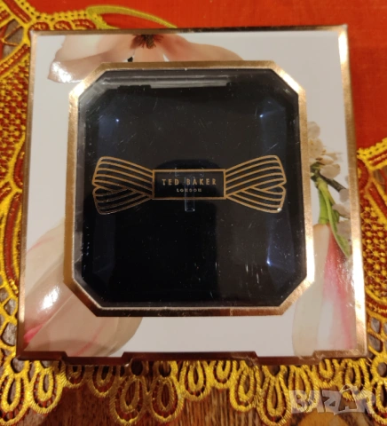 Огледало Ted Baker и парфюм