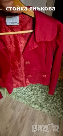 Продавам дамско червено сако, снимка 8 - Сака - 50597380