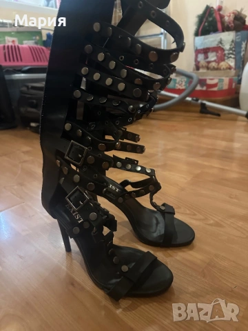 Два чифта нови сандали