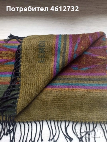 Дамски шал Fendi, снимка 3 - Шалове - 51975684