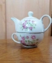 Изключително нежен винтидж комплект от фин порцелан - чайник с чаша за чай / кафе., снимка 5