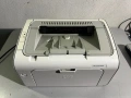 Лазерен принтер HP P1005 + малъл скенер и 5 тонер касети , снимка 3