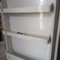 хладилник с фризер indesit, снимка 2 - Хладилници - 44971864