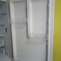 Като нов комбиниран хладилник с фризер Bauknecht  no frost 2 години гаранция!, снимка 3 - Хладилници - 45088359