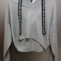 СТРАХОТЕН кроп-топ с качулка в сиво тъничко еластично плетиво , снимка 1 - Блузи с дълъг ръкав и пуловери - 45111916