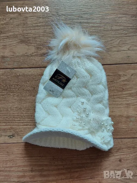 Нова шапка с пухче, снимка 1