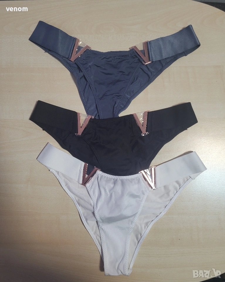 Лъскави дамски прашки тип танга с метални детайли, снимка 1